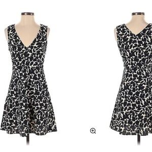 Uniqlo Elegant Black and Cream Patterned Dress